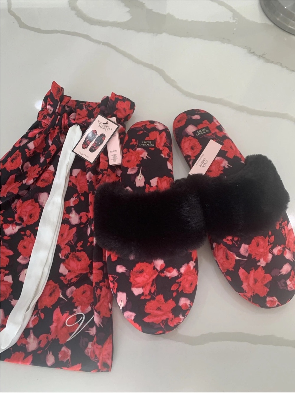 VICTORIA'S SECRET BLACK RED FLORAL  NW T  COZY SATIN SLIPPERS  Sz L 9-10 POUCH